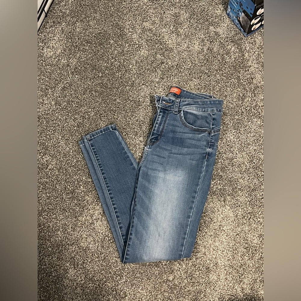 Light wash skinny jeans